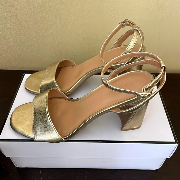 Old Navy Shoes - Old Navy Womens Gold Metallic Block Heel Ankle Strap Sandals Size 8